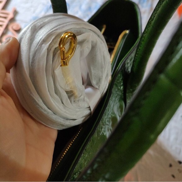 Green Croc Embossed Leather Satchel Shoulder Statement Bag. Quiet Luxury. - Picture 4 of 11
